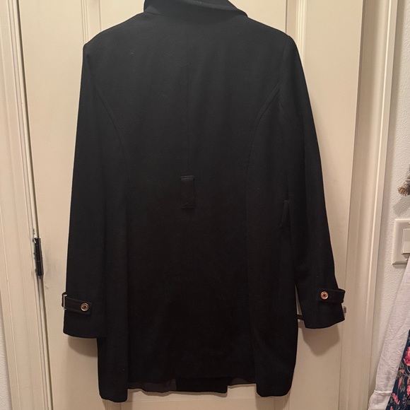 Worn once. Michael Kors Black wool Coat with Gold Zipper - Picture 6 of 8